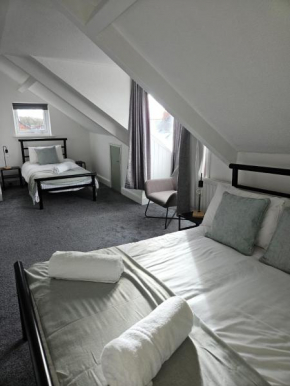 Rectory5 - 5 bedroom 7 beds Parking Perfect for Contractors